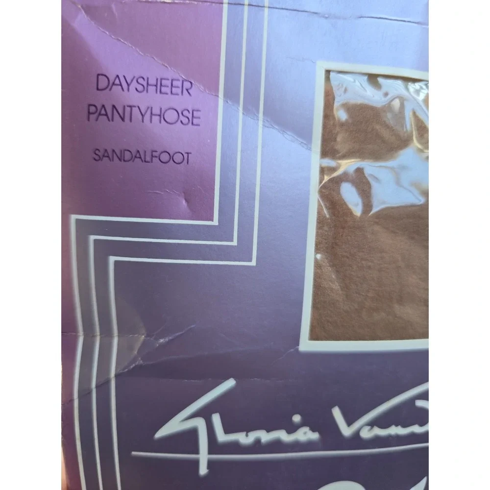1 Pair Gloria Vanderbilt Pantyhose Size B Sandalfoot Beige Vtg USA